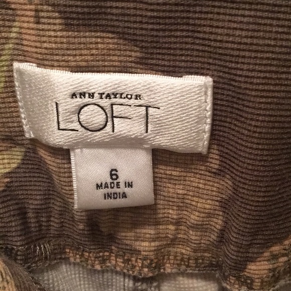 Loft skirt with zippered front and pockets. - Picture 3 of 3